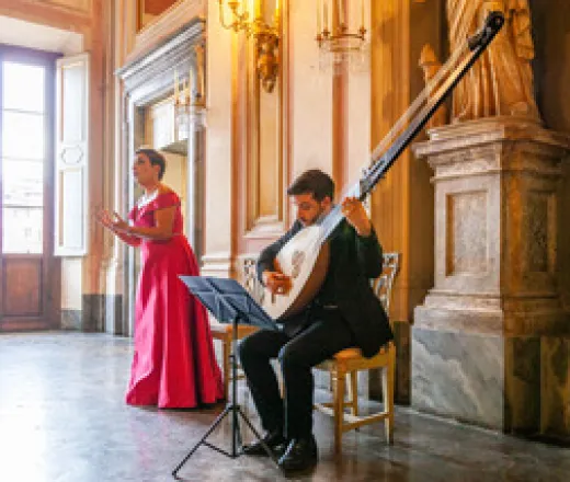 Siena, Intimate Opera Concert and Tour in Piazza del Campo
